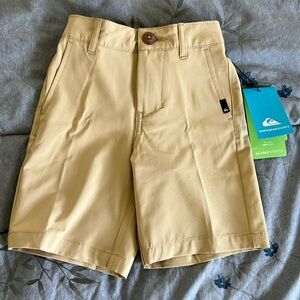 BNWT Boys size 4, quicksilver amphibian shorts, swim trunks board shorts